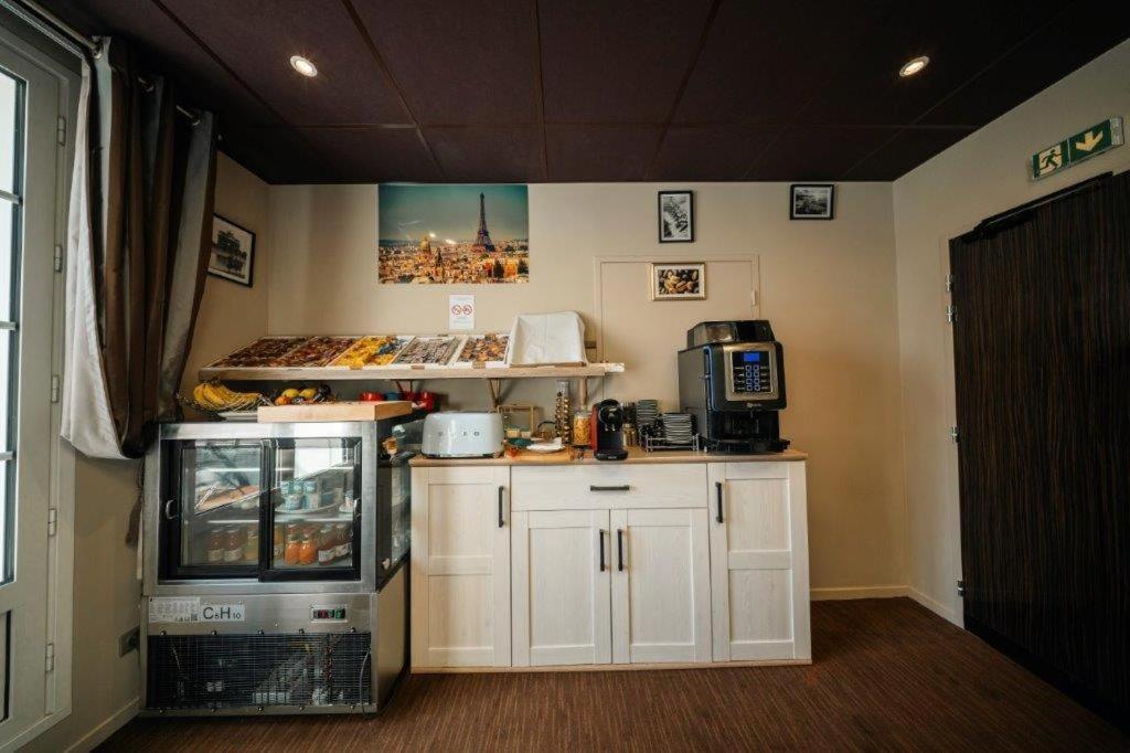 Brit Hotel Privilege Lisieux - La Villa Des Arts Екстер'єр фото