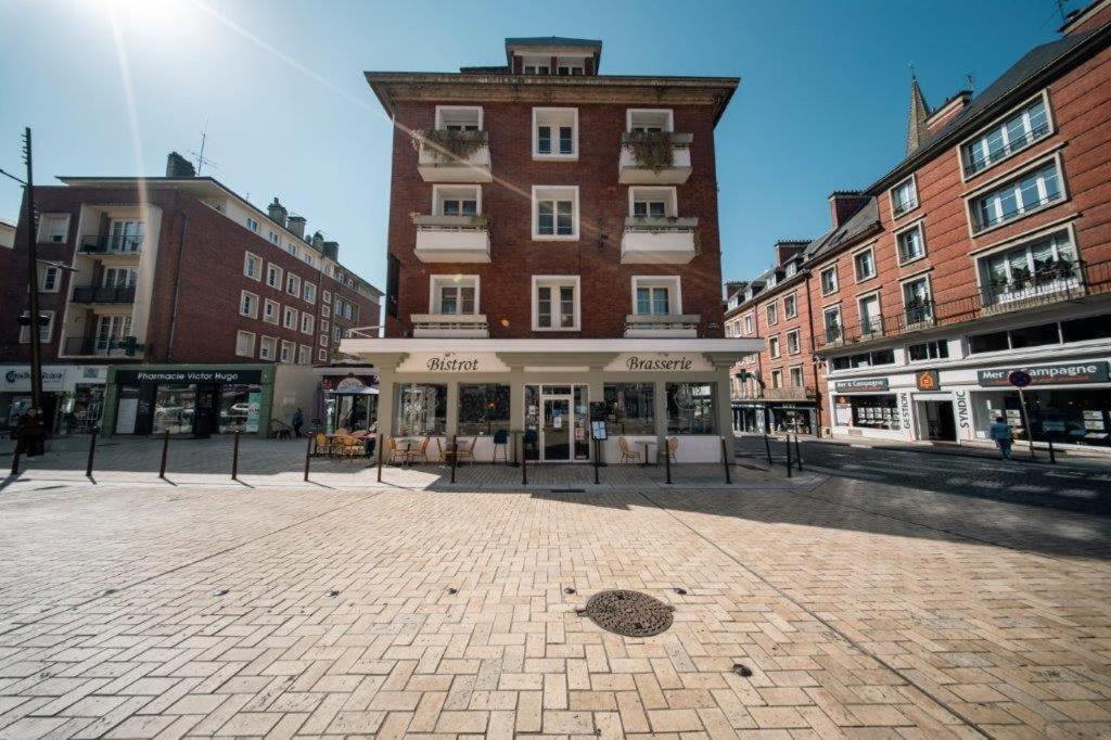 Brit Hotel Privilege Lisieux - La Villa Des Arts Екстер'єр фото