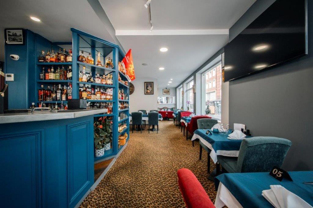 Brit Hotel Privilege Lisieux - La Villa Des Arts Екстер'єр фото