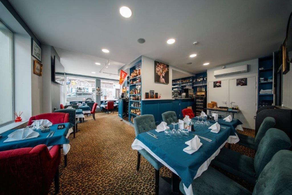 Brit Hotel Privilege Lisieux - La Villa Des Arts Екстер'єр фото