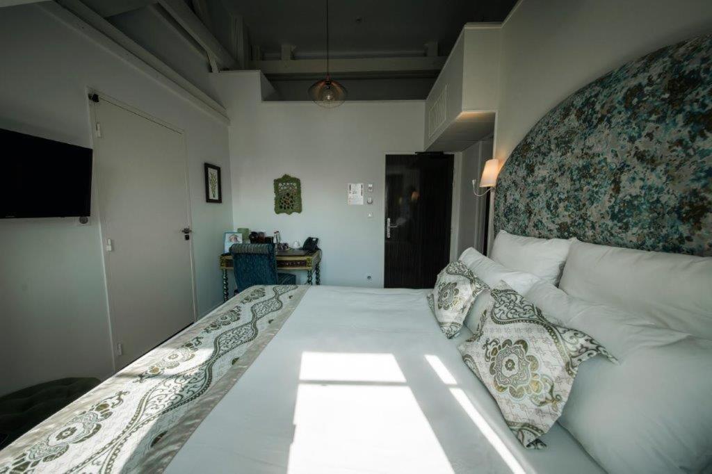 Brit Hotel Privilege Lisieux - La Villa Des Arts Екстер'єр фото