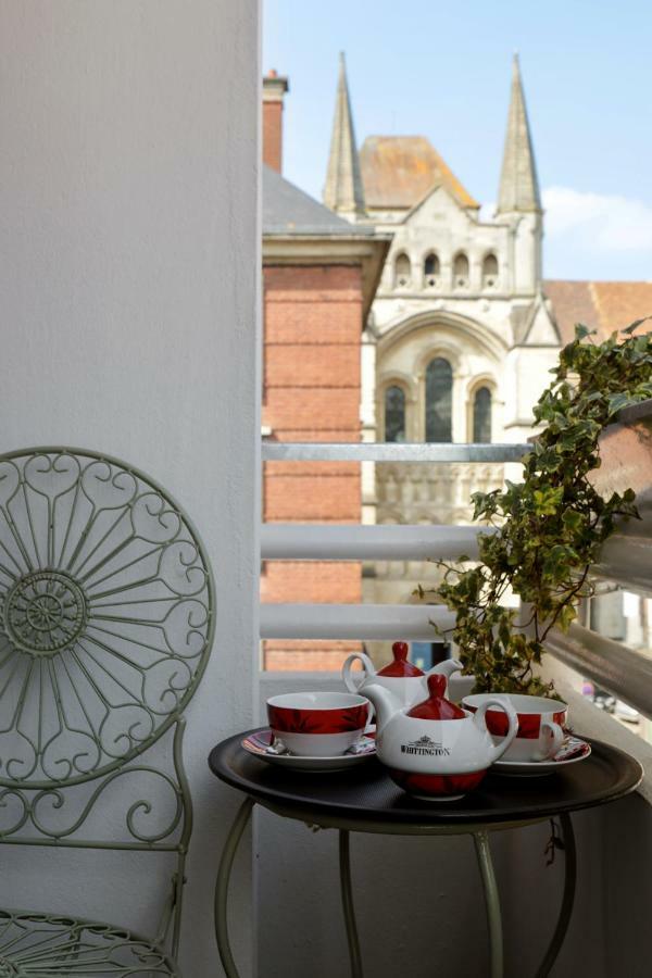Brit Hotel Privilege Lisieux - La Villa Des Arts Екстер'єр фото