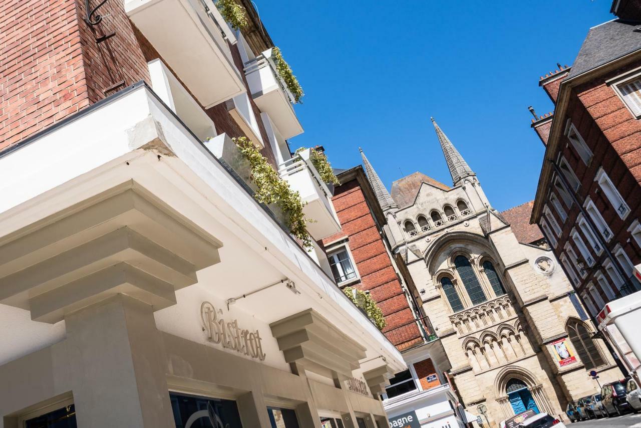 Brit Hotel Privilege Lisieux - La Villa Des Arts Екстер'єр фото