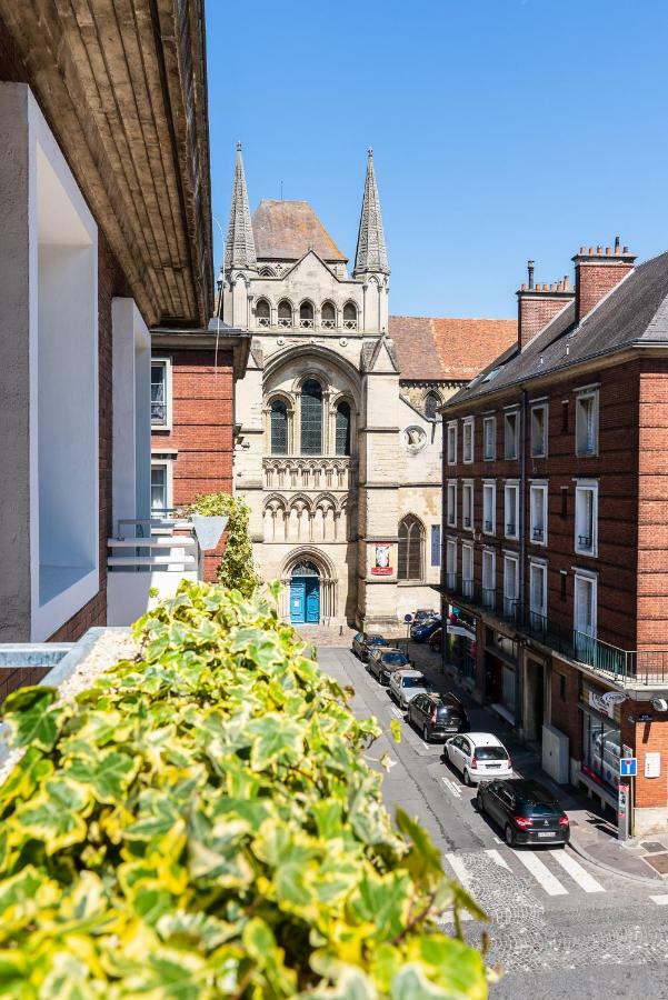 Brit Hotel Privilege Lisieux - La Villa Des Arts Екстер'єр фото