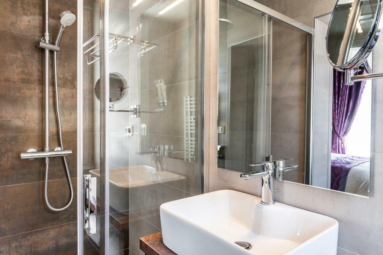 Brit Hotel Privilege Lisieux - La Villa Des Arts Екстер'єр фото